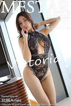 [MFStar模范学院]Vol.300 女神果儿Victoria私房黑丝镂空内衣秀豪乳诱惑写真50P