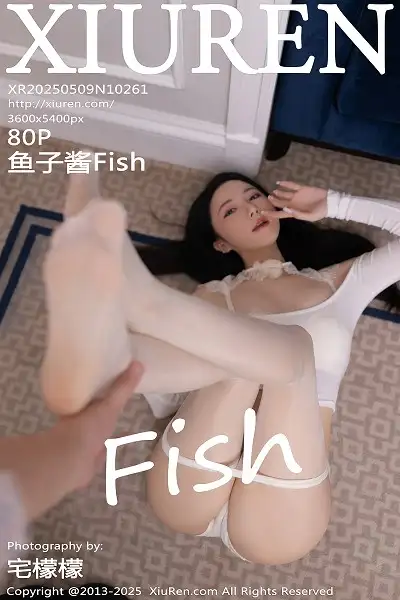 [XiuRen秀人网]No.10261 模特鱼子酱Fish性感白色短T露白色内衣配开档白丝秀美腿诱惑写真80P