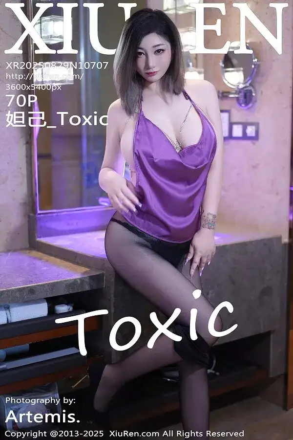 [XiuRen秀人网]No.10707 女神妲己 Toxic性感紫灰上衣配超薄黑丝秀雪峰美臀完美诱惑写真70P