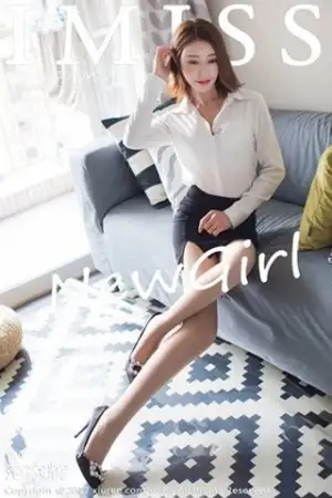 [IMISS爱蜜社]Vol.193 新人嫩模SavinaOL制服配黑丝裤袜性感内衣秀完美身材写真36P