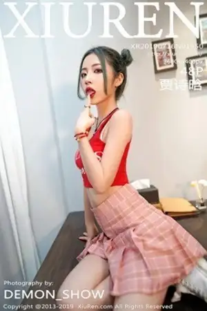 [XiuRen秀人网]No.1550 嫩模贾诗晗性感红色抹胸内衣配红色格子裙秀完美身材写真48P