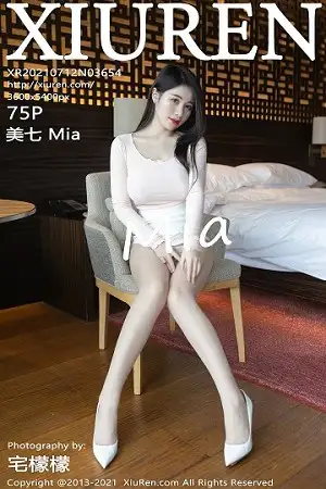 [XiuRen秀人网]No.3654 模特美七Mia澳门旅拍粉色服饰配开档肉丝秀豪乳半球诱惑写真75P