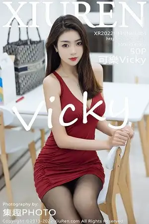 [XiuRen秀人网]No.4484 模特可乐Vicky私房红色性感连衣短裙配黑丝裤袜秀美腿诱惑写真50P